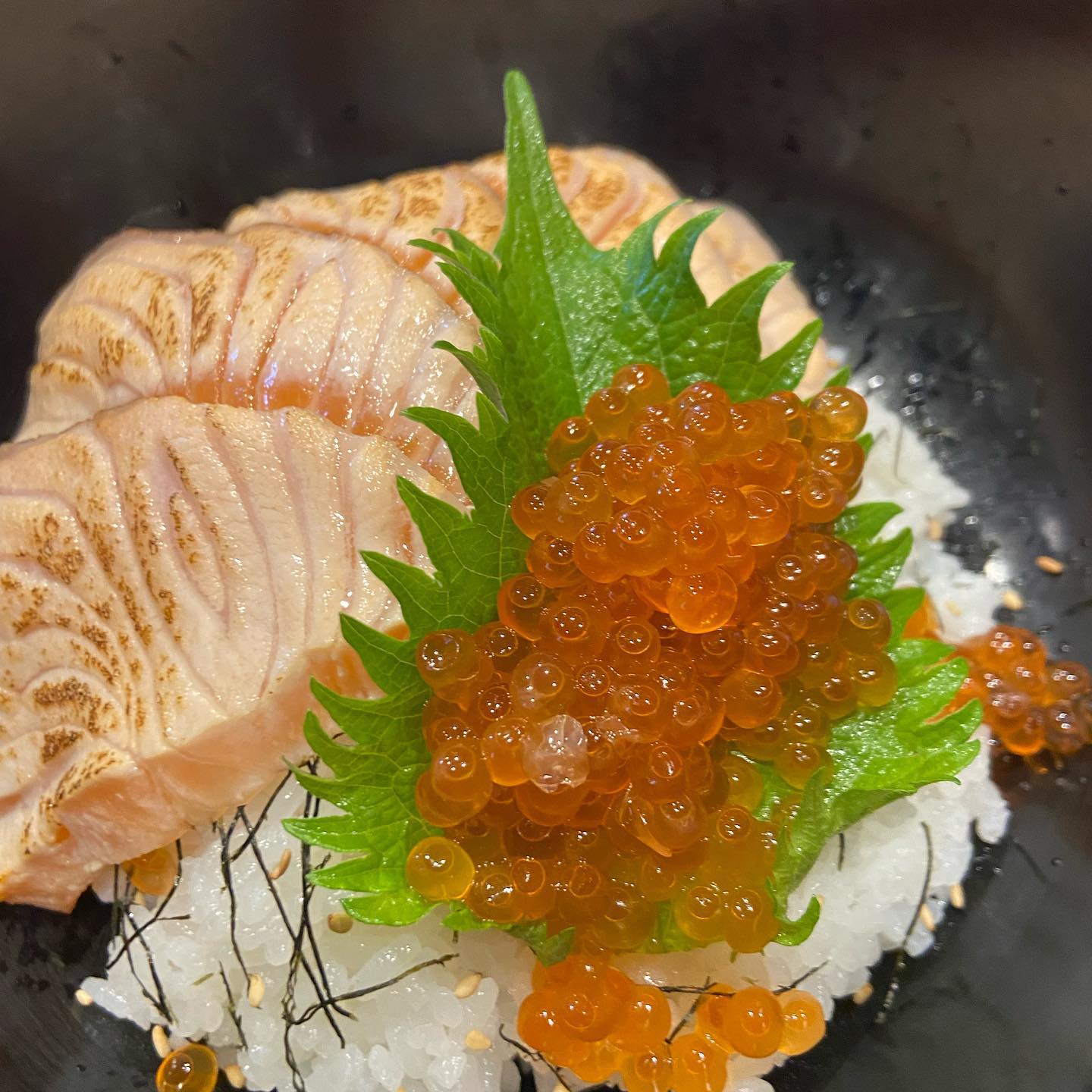 本日の日替わり

炙りサーモンイクラ丼です。

とっても美味しいですよ。

本日もランチのみ営業です。

よろしくお願いします。

#埼玉県熊谷市新堀737-3