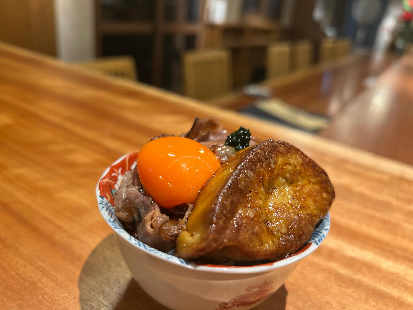 コース料理の〆のごはん

深谷牛、フォアグラミニ丼です。

今年も残りわずかですね〜

忘年会、新年会ご予約お待ちしております。

まだ、ご予約承れる日がございますので、

お気軽にご連絡お待ちしております。